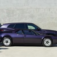 宝马与服饰品牌 Kith 联名推出特别版 XM SUV 和经典 M1 跑车：前者限量 47 台，后者独一无二