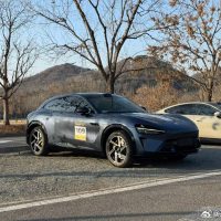 明年大爆款 小米YU7实车首次曝光：颜值高到没朋友