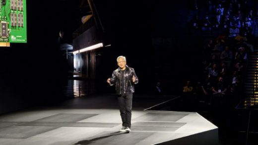 黄仁勋：英伟达非常想把 AI 放在 PC 上，但 Windows 并不完美