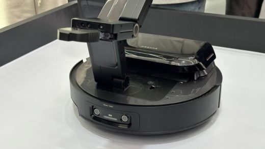 收拾玩具、帮扔垃圾 CES 2025上的追觅扫地机器人都这么科幻了