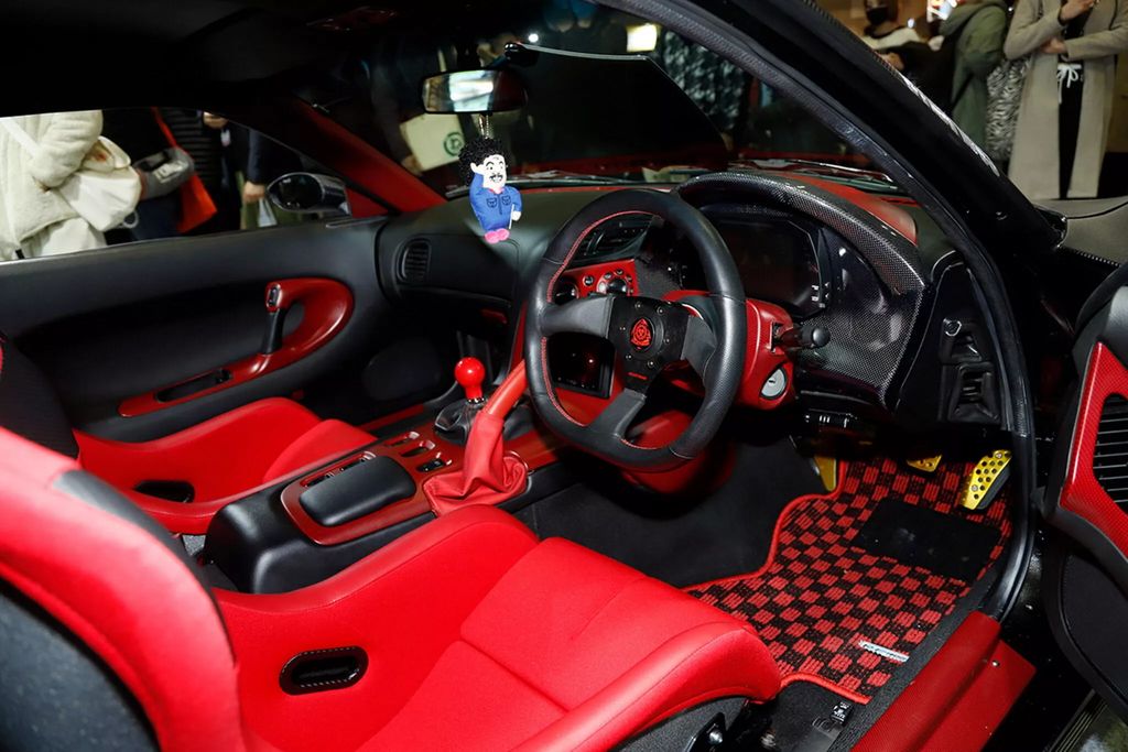 350 马力三转子发动机复活：RE 雨宫 RX-7 改装车夺冠