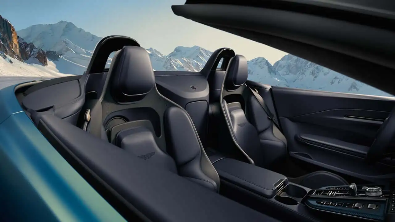 阿斯顿・马丁推出 Vantage Roadster 敞篷跑车：“市面最快”敞篷开合仅需 6.8 秒