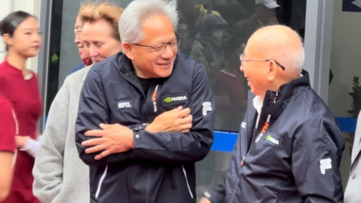 黄仁勋访问矽品精密，透露英伟达 Blackwell 芯片封装将由 CoWoS-S 转到 CoWoS-L