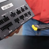 为防烧毁操碎心：微星RTX 50 16针电源线变黄了