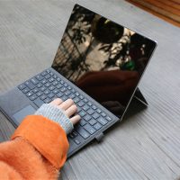 AI笔记本电脑爆发：2025年份额将占60% 中端PC也将普及