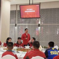 刘强东突然现身京东总部：超1200名员工在京东退休 老有所养、病有所医