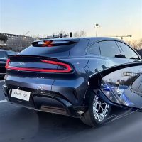 小米YU7 Max实车上路！车漆质感细腻、全新括号转向灯亮了