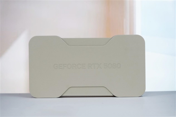 一如既往的精美！NVIDIA RTX 5080显卡图赏