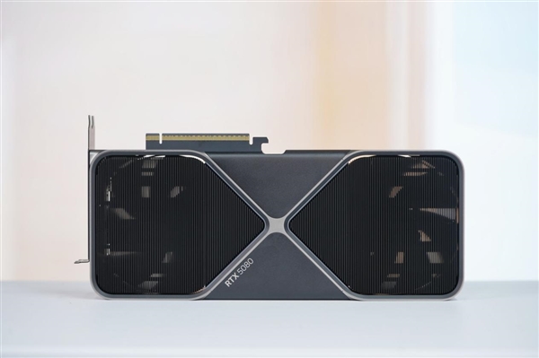 一如既往的精美！NVIDIA RTX 5080显卡图赏