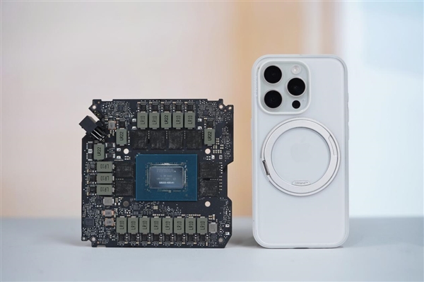 一如既往的精美！NVIDIA RTX 5080显卡图赏