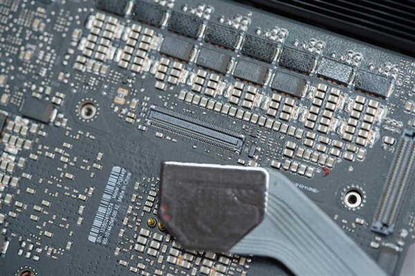 一如既往的精美！NVIDIA RTX 5080显卡图赏