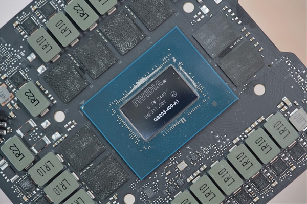 一如既往的精美！NVIDIA RTX 5080显卡图赏