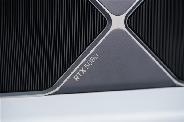 一如既往的精美！NVIDIA RTX 5080显卡图赏