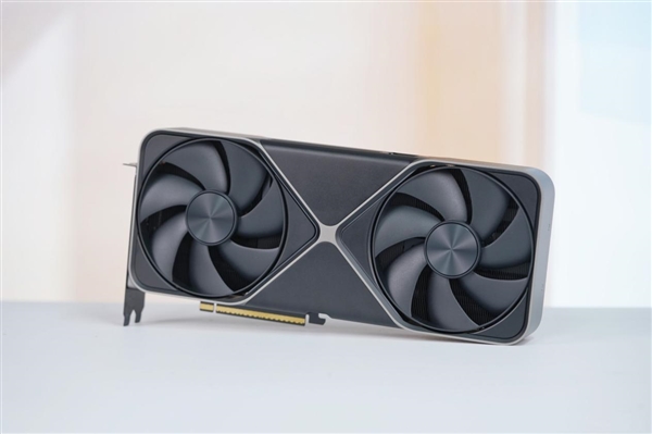一如既往的精美！NVIDIA RTX 5080显卡图赏