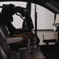 特斯拉展示自动机械臂整备Cybercab出租车 全程无需人类参与