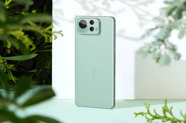 华硕 Zenfone 12 Ultra 手机发布，16+512GB 售 1099 欧元