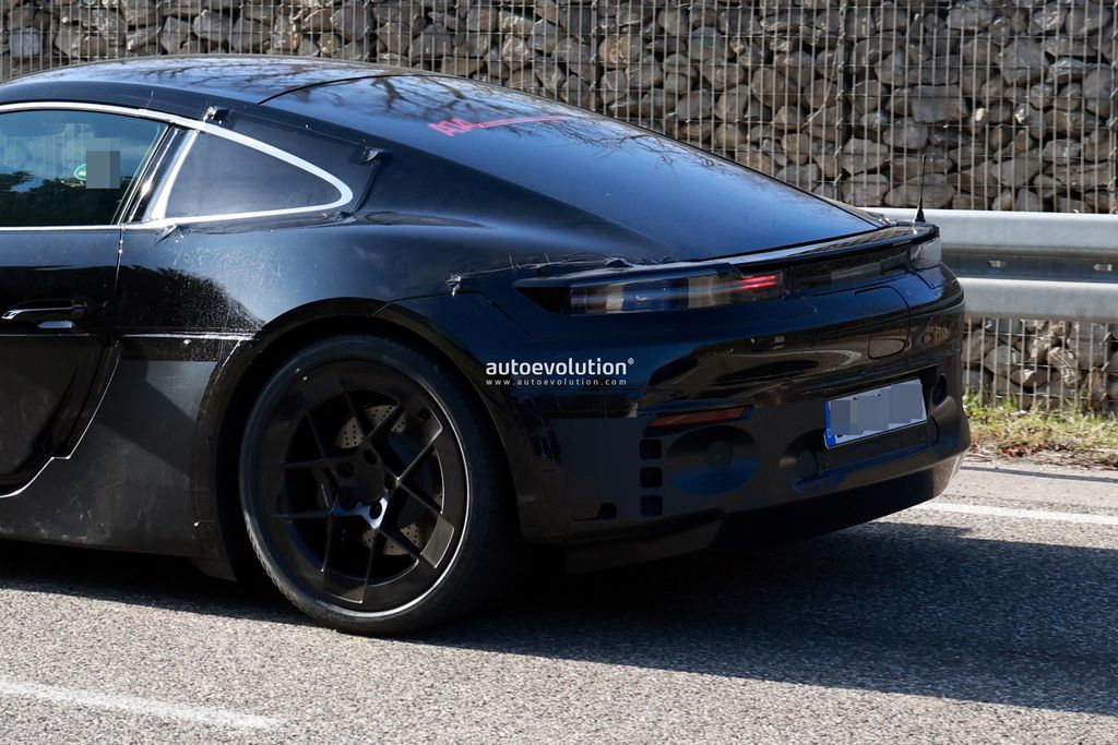 保时捷 718 Cayman EV 电动跑车路测图再曝，设计焕然一新