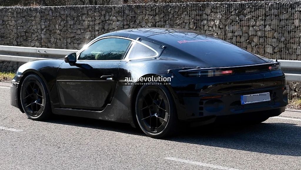 保时捷 718 Cayman EV 电动跑车路测图再曝，设计焕然一新