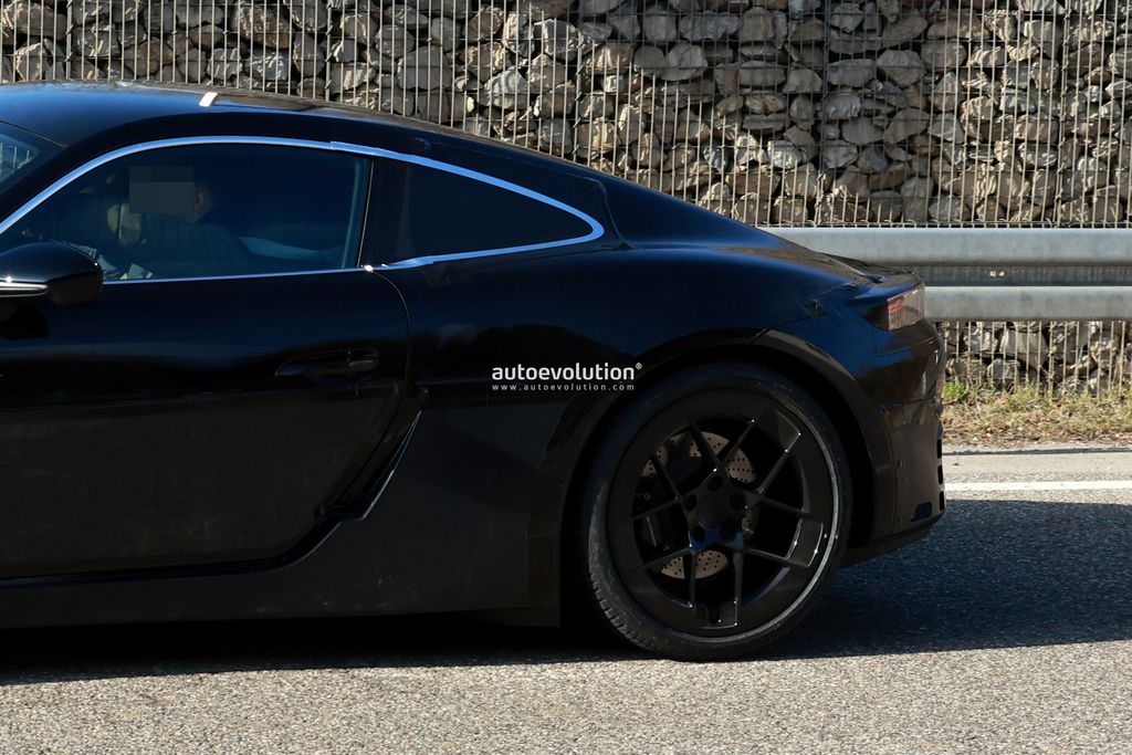 保时捷 718 Cayman EV 电动跑车路测图再曝，设计焕然一新