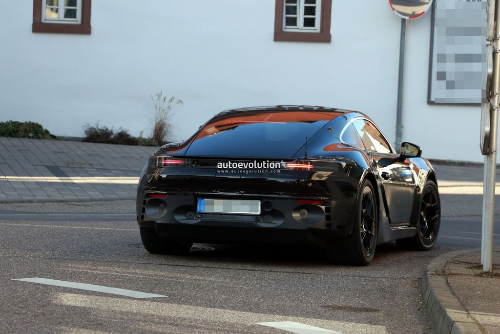 保时捷 718 Cayman EV 电动跑车路测图再曝，设计焕然一新