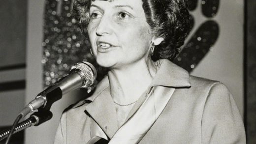 比尔盖茨为了纪念母亲 将捐赠《源代码》全部作者收益