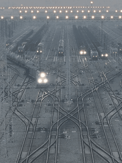 “蛇形走位”的火车冲上热搜 网友惊叹:如此丝滑