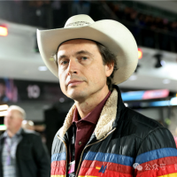 特斯拉市值蒸发7000亿！董事会多人抛售套现、马斯克亲弟都参与