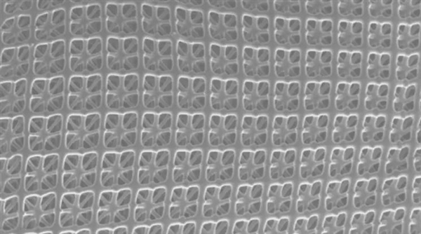 科学家利用AI创造出一种全新材料：坚固如钢 轻如泡沫