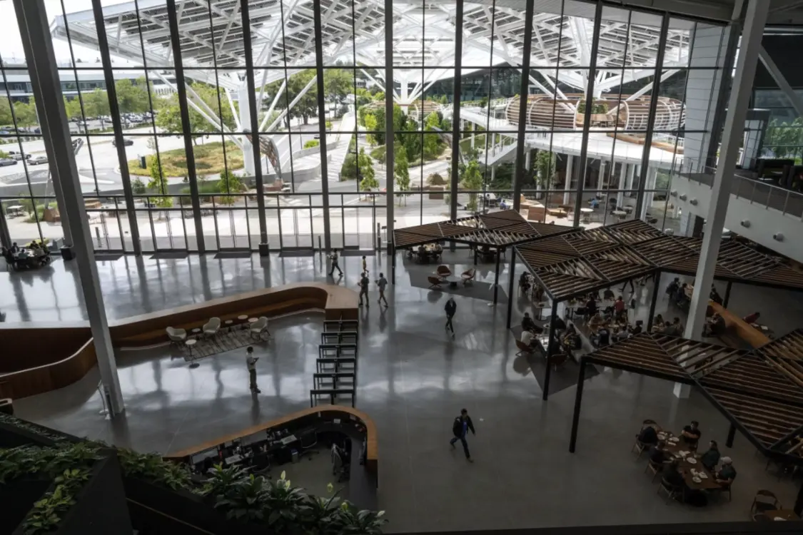 为中国设计专用芯片 黄仁勋的AI雄心全靠“他”