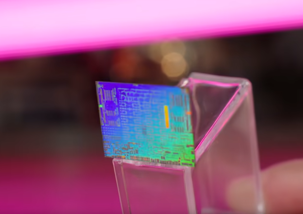 AMD最强U锐龙AI Max+ 395内核照首次揭秘：GPU面积大得恐怖