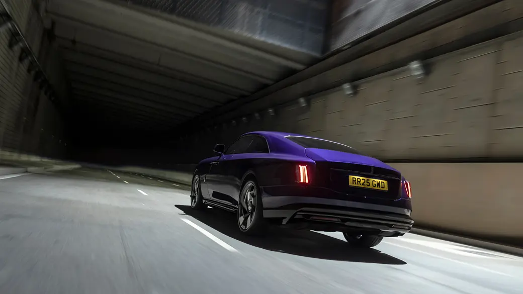 “史上最强”劳斯莱斯:闪灵 Black Badge 纯电轿跑发布,最大 650 马力 “史上最强”劳斯莱斯:闪灵 Black Badge 纯电轿跑发布,最大 650 马力