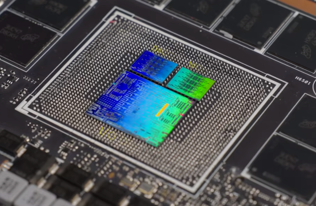 AMD最强U锐龙AI Max+ 395内核照首次揭秘：GPU面积大得恐怖