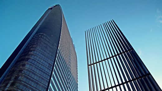 4950亿美元市值：腾讯坐稳中国互联网第一宝座！小米靠高端1年激增122%