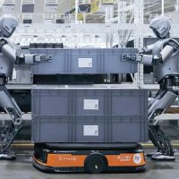 深圳企业优必选实现全球首例多台人形机器人自主协同作业