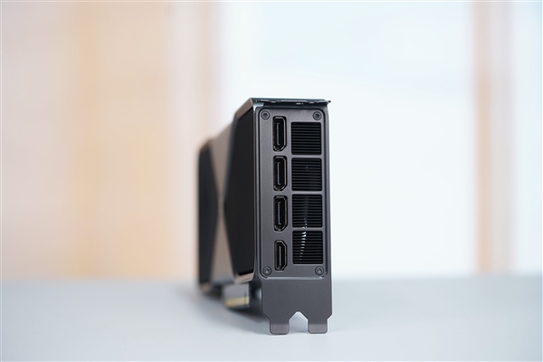 一如既往的精美！英伟达RTX 5070公版显卡图赏