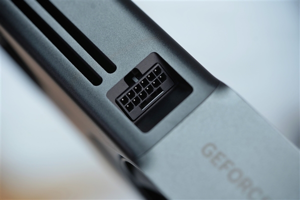 一如既往的精美！英伟达RTX 5070公版显卡图赏