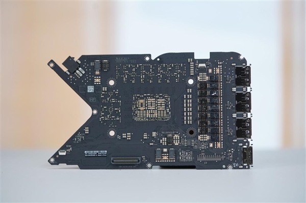 一如既往的精美！英伟达RTX 5070公版显卡图赏