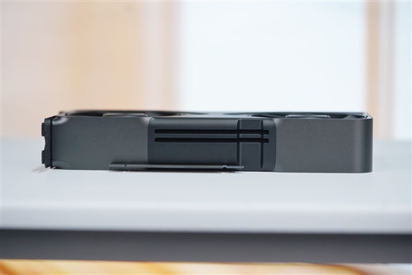 一如既往的精美！英伟达RTX 5070公版显卡图赏