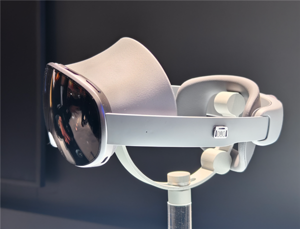 今年的MWC 感觉和“通信”行业没几毛钱关系