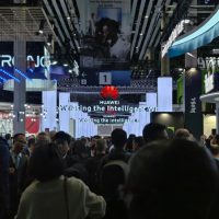 今年的MWC 感觉和“通信”行业没几毛钱关系