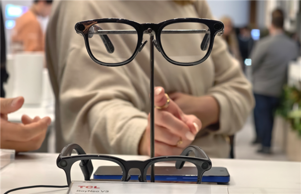 今年的MWC 感觉和“通信”行业没几毛钱关系