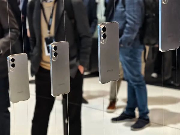 今年的MWC 感觉和“通信”行业没几毛钱关系