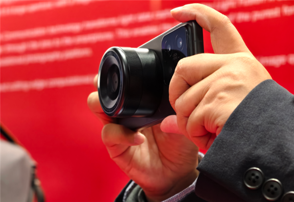 今年的MWC 感觉和“通信”行业没几毛钱关系