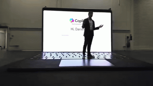 微软在英举办 AI 巡展，巨型 Surface 笔记本吸睛