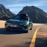 车坏了没配件修不了 车主吐槽：17万买的哪吒成了大号老头乐