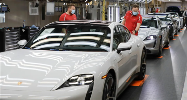 利润暴跌30% 保时捷开始死磕油车了