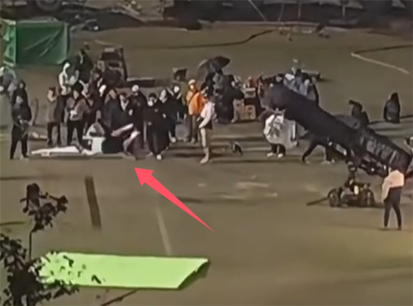 周星驰《女足》片场曝光 有特效动作画面 网友：还是《少林足球》那套