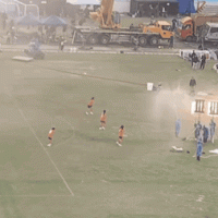 周星驰《女足》片场曝光 有特效动作画面 网友：还是《少林足球》那套