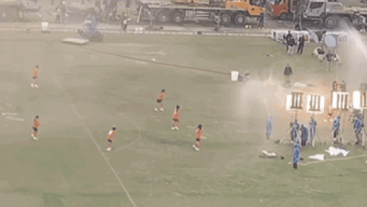 周星驰《女足》片场曝光 有特效动作画面 网友：还是《少林足球》那套