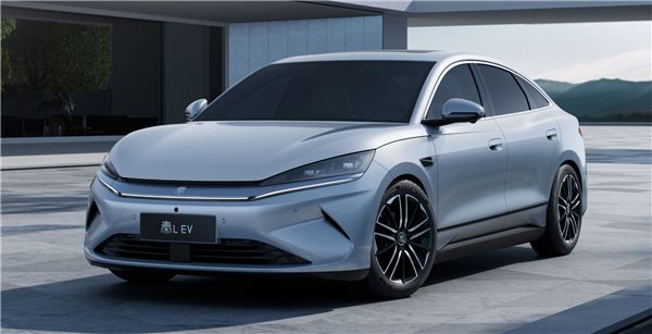 马力超千匹 零百加速2.7秒！比亚迪汉L预售：25万起